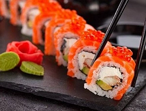 10 meilleurs restaurants de sushis et de petits pains à Saint-Pétersbourg