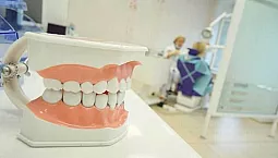 10 meilleures cliniques d'implants dentaires à Saint-Pétersbourg
