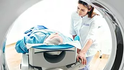 10 meilleures cliniques d'IRM et de tomodensitométrie à Saint-Pétersbourg