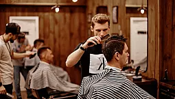 10 meilleurs salons de coiffure à Saint-Pétersbourg