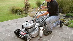 10 meilleures huiles de tondeuse à gazon