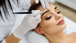 10 meilleurs studios de tatouage de sourcils à Saint-Pétersbourg
