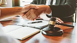 5 meilleurs cabinets d'avocats à Saint-Pétersbourg