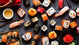 5 meilleures livraisons de sushis et de petits pains à Omsk