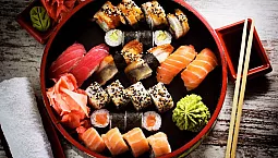 10 meilleures livraisons de sushis et de petits pains à Saint-Pétersbourg