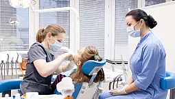 10 meilleures cliniques dentaires à Saint-Pétersbourg